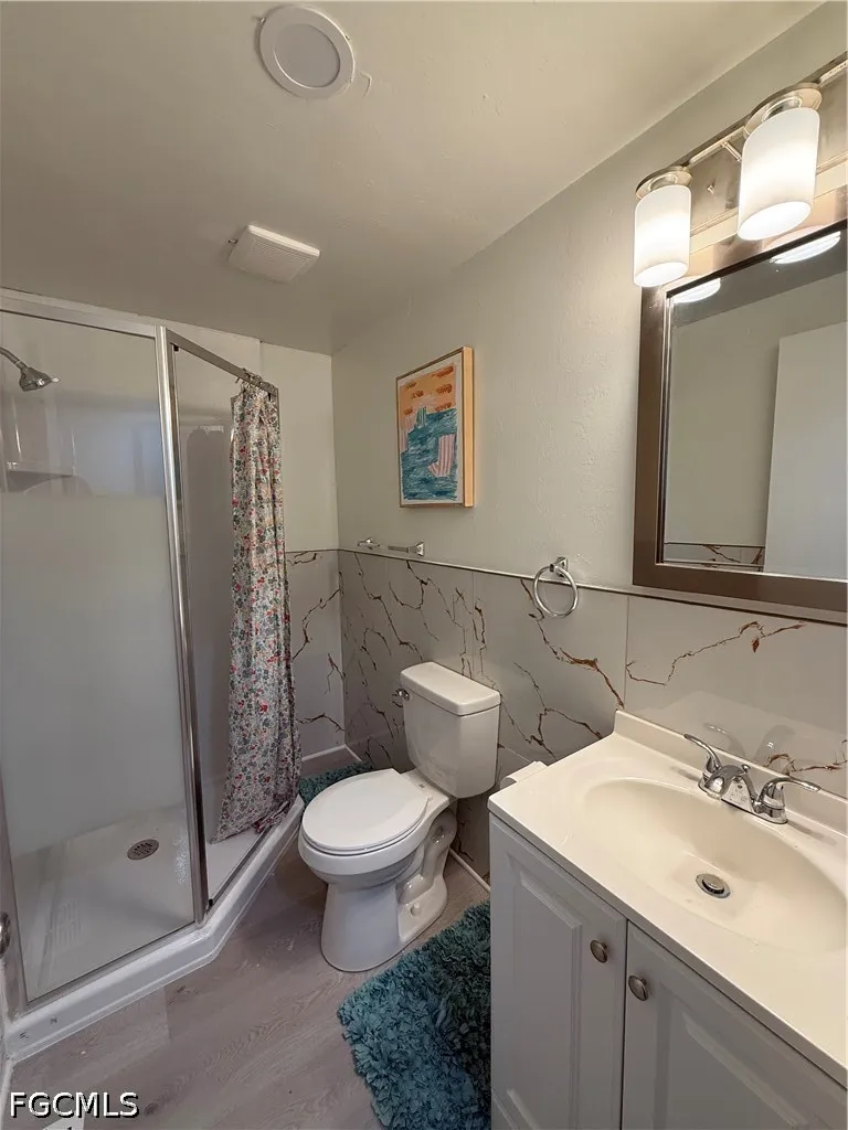 lxora Court E Naples, FL 34110