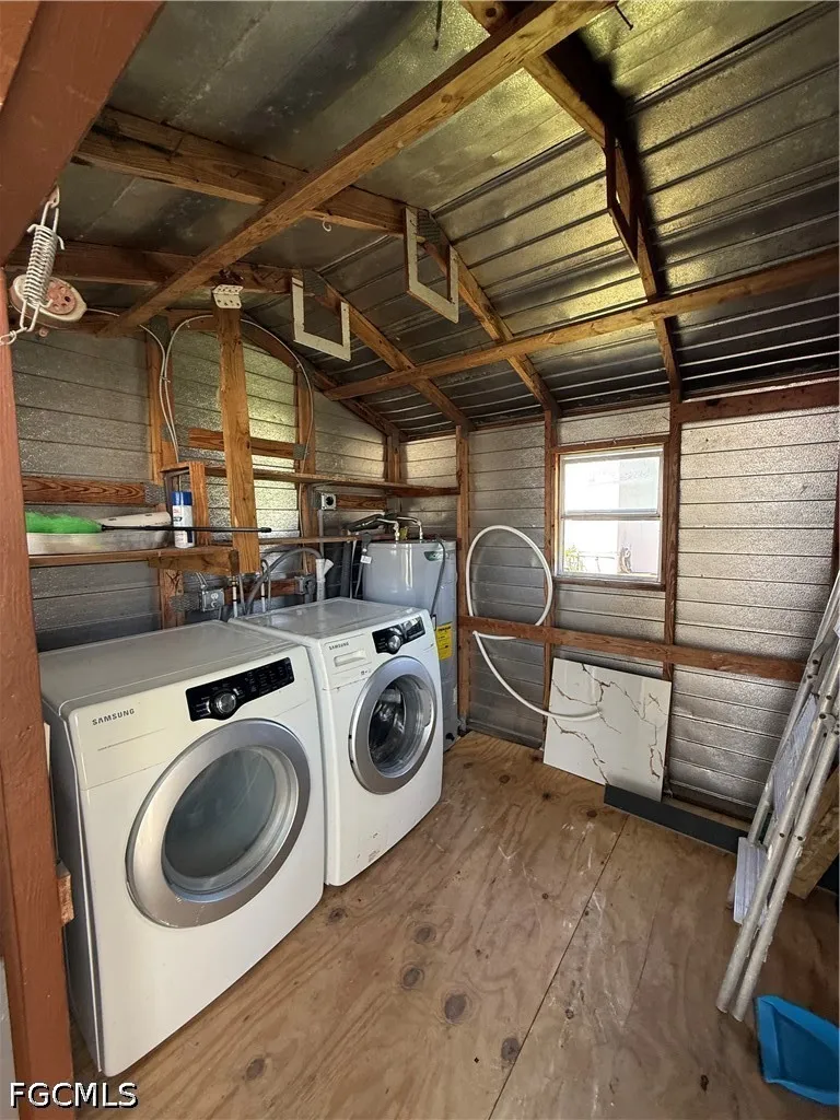 lxora Court E Naples, FL 34110