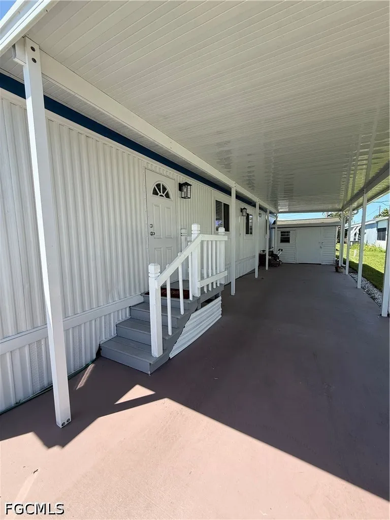lxora Court E Naples, FL 34110