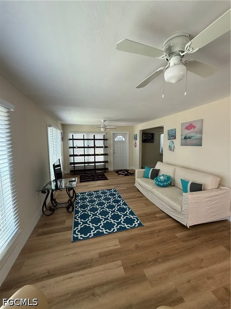 lxora Court E Naples, FL 34110