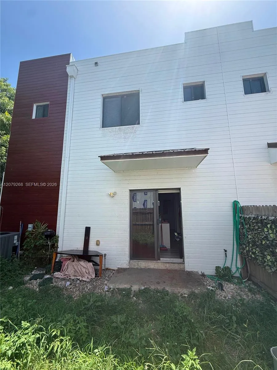 916 NW 8th St #6 Florida City, FL 33034