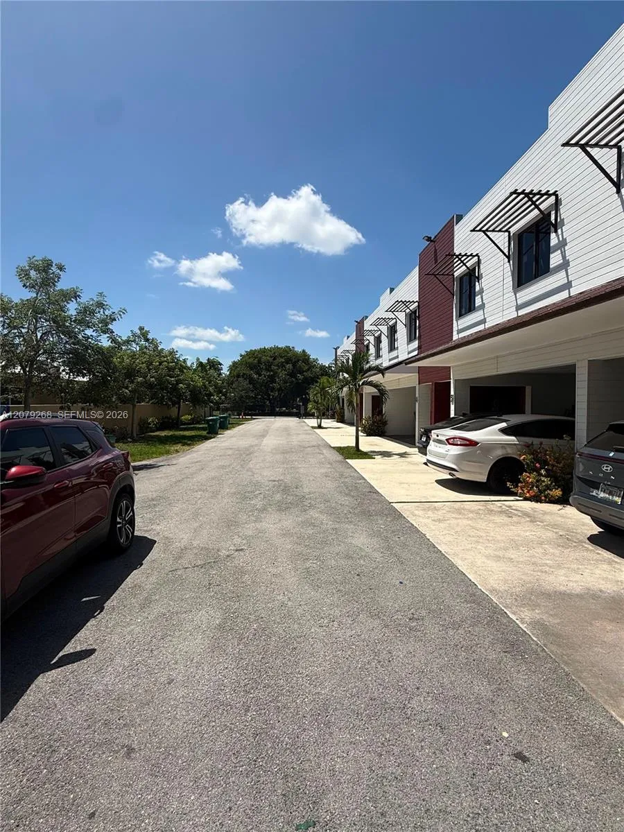 916 NW 8th St #6 Florida City, FL 33034