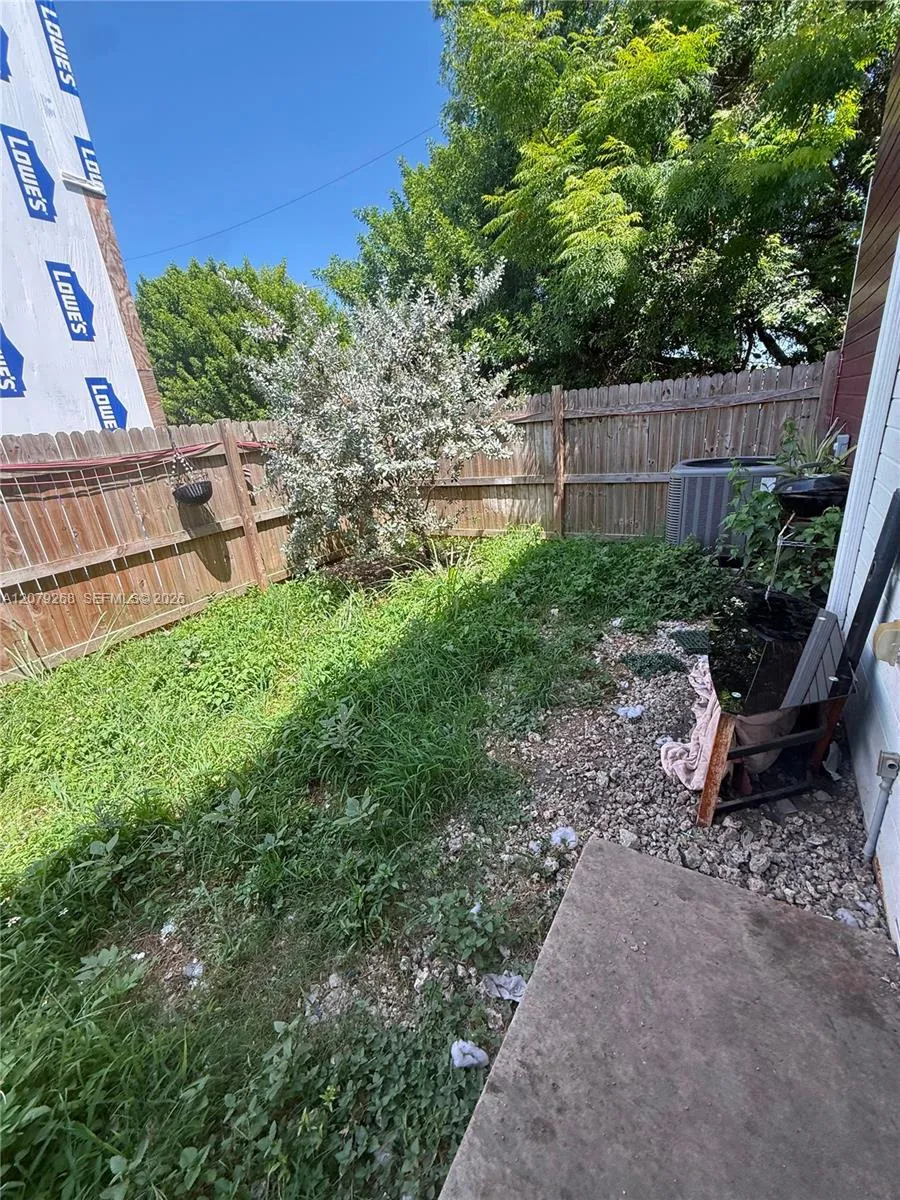 916 NW 8th St #6 Florida City, FL 33034
