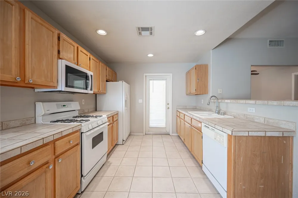 10211 Red Pueblo Place #103 Las Vegas, NV 89144