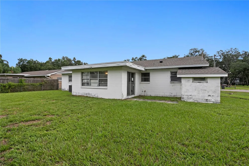 12002 GAINES COURT Tampa, FL 33618