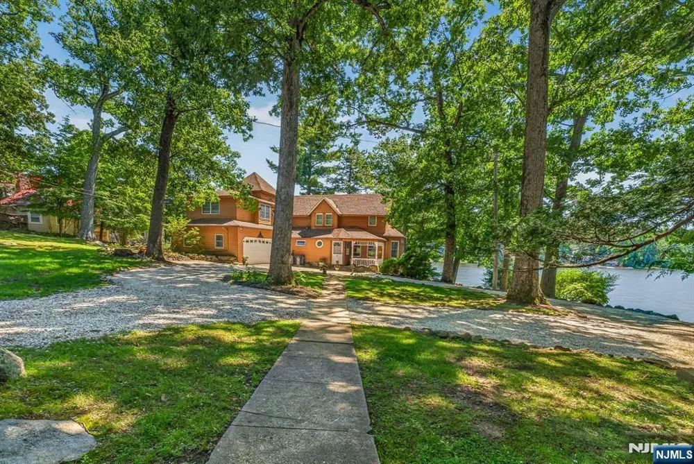 90 Ithanell Road Hopatcong, NJ 07843