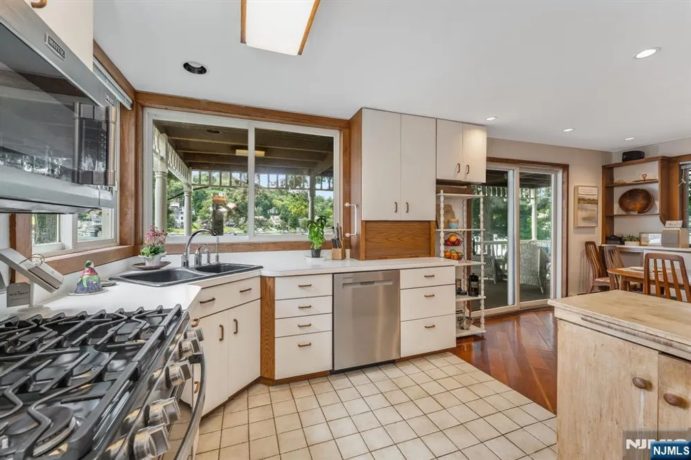90 Ithanell Road Hopatcong, NJ 07843