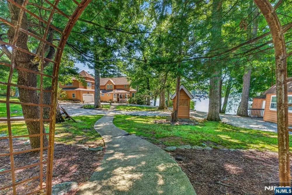 90 Ithanell Road Hopatcong, NJ 07843