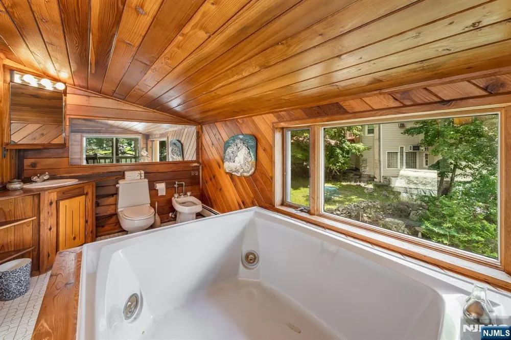 90 Ithanell Road Hopatcong, NJ 07843