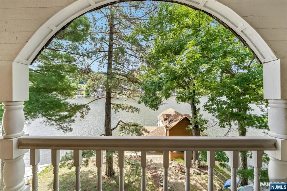 90 Ithanell Road Hopatcong, NJ 07843