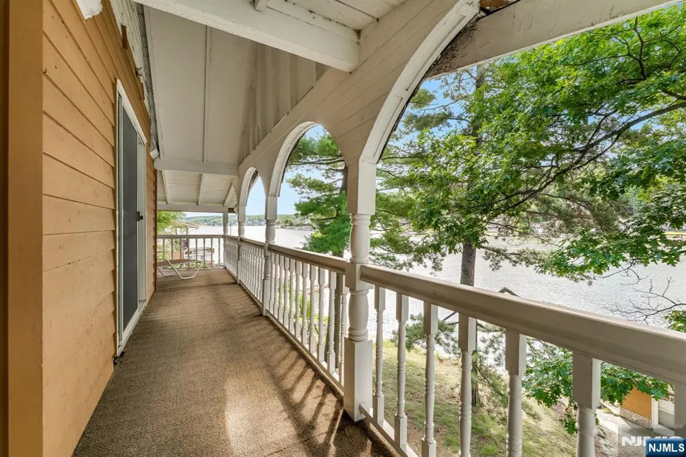 90 Ithanell Road Hopatcong, NJ 07843