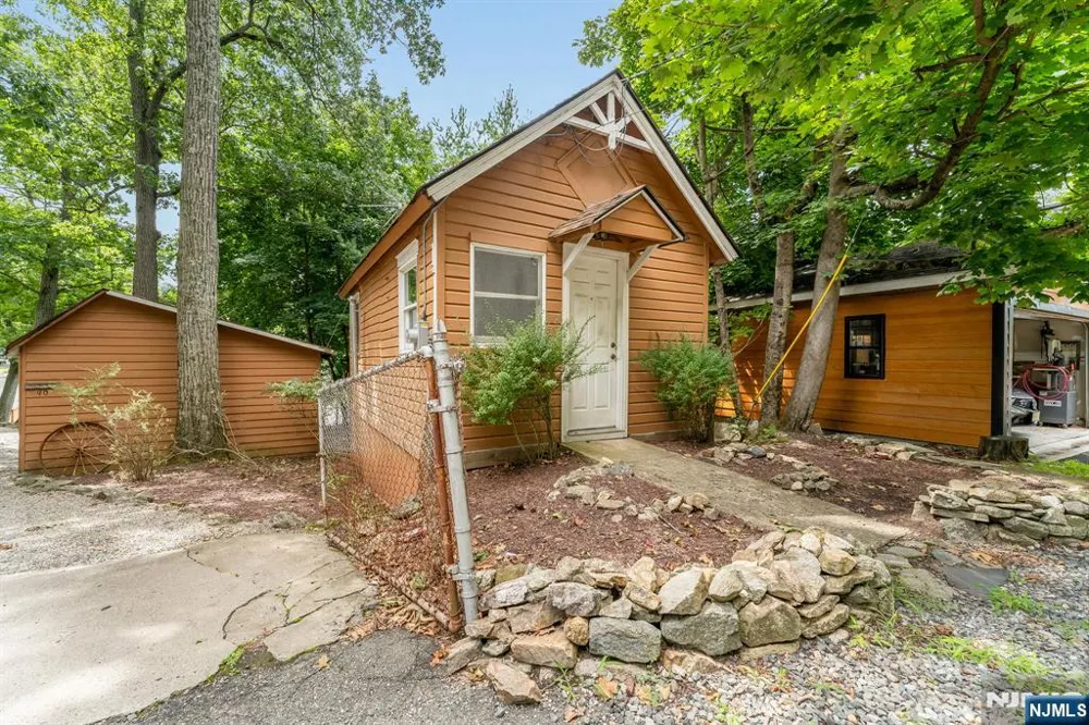 90 Ithanell Road Hopatcong, NJ 07843