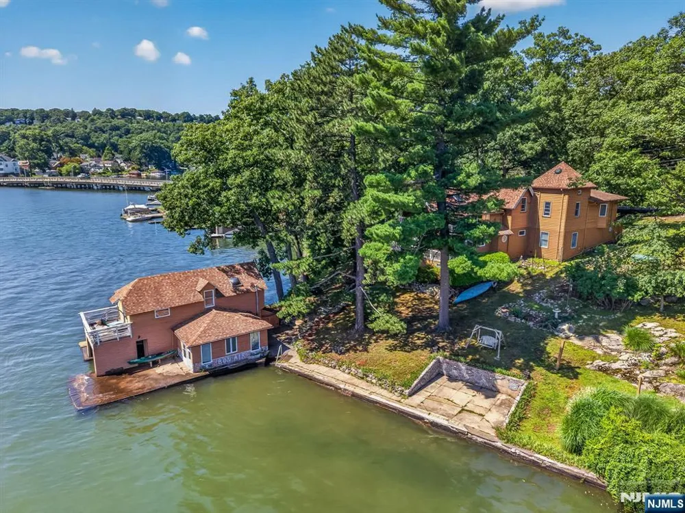 90 Ithanell Road Hopatcong, NJ 07843
