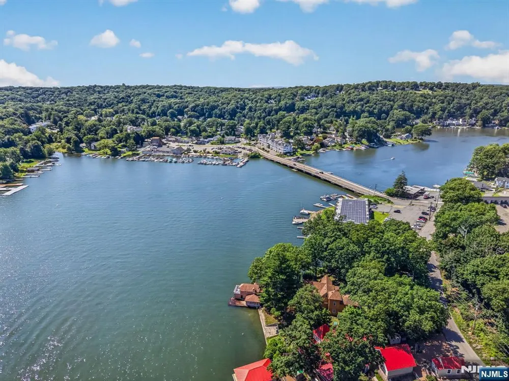 90 Ithanell Road Hopatcong, NJ 07843