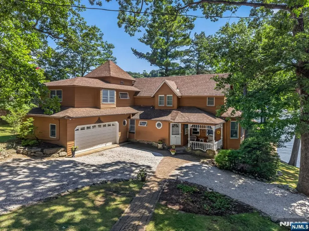90 Ithanell Road Hopatcong, NJ 07843