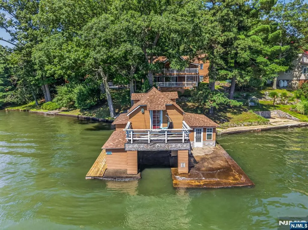 90 Ithanell Road Hopatcong, NJ 07843