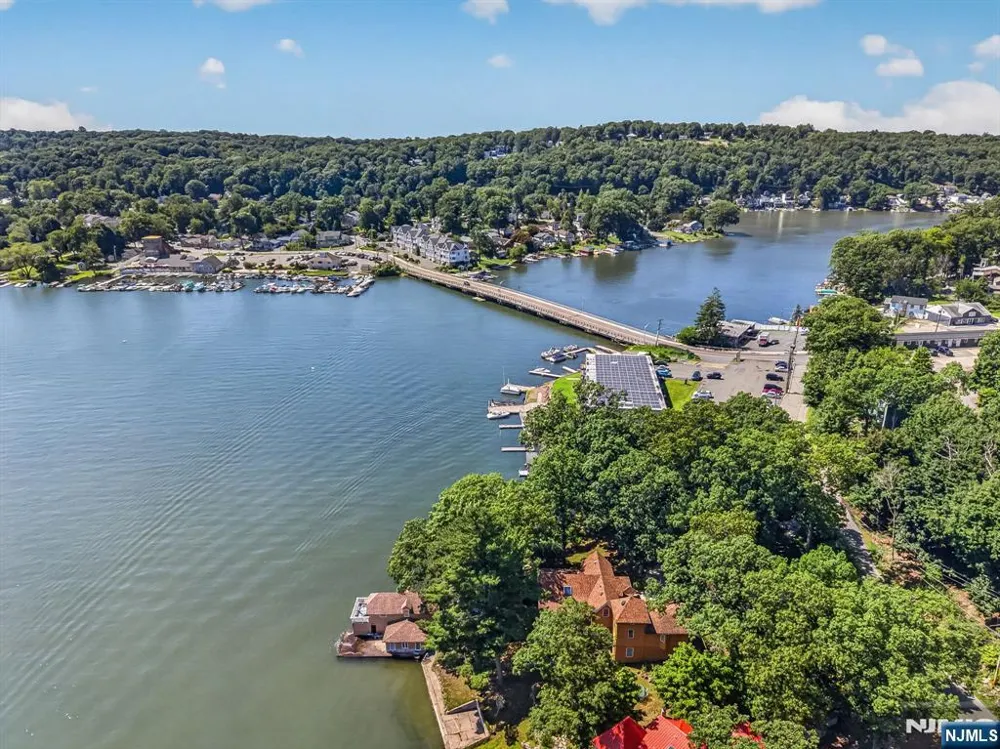 90 Ithanell Road Hopatcong, NJ 07843