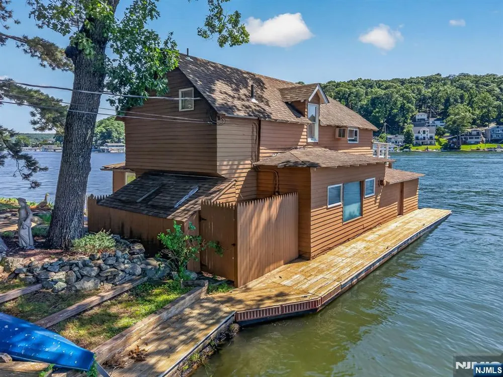 90 Ithanell Road Hopatcong, NJ 07843