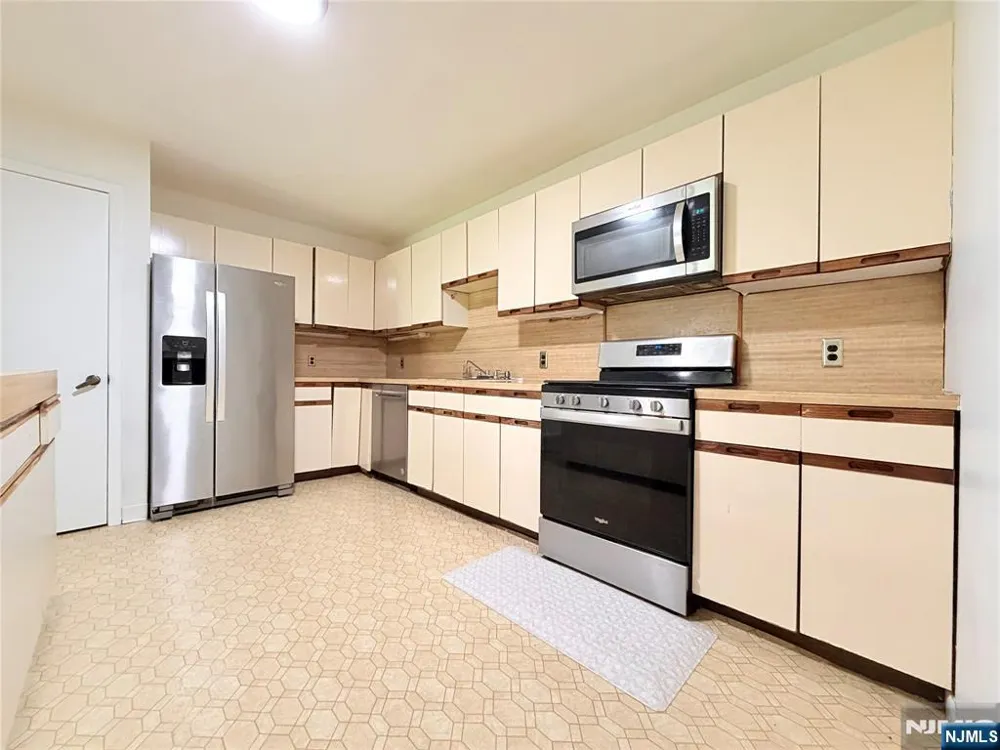 31 Lockley Court Wayne, NJ 07470
