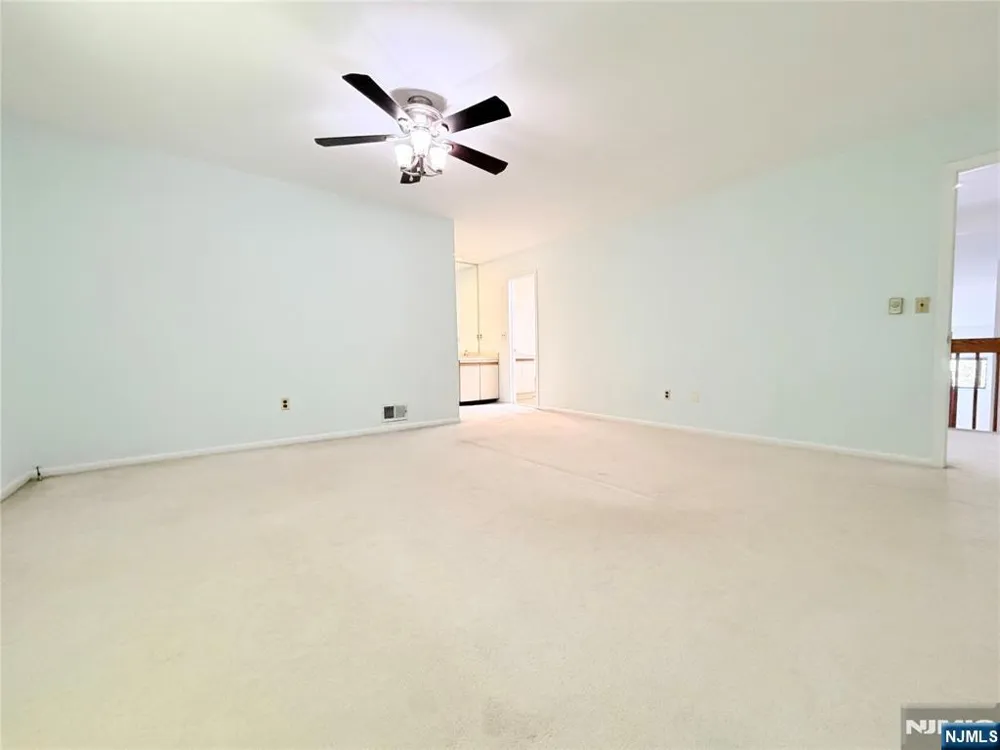 31 Lockley Court Wayne, NJ 07470