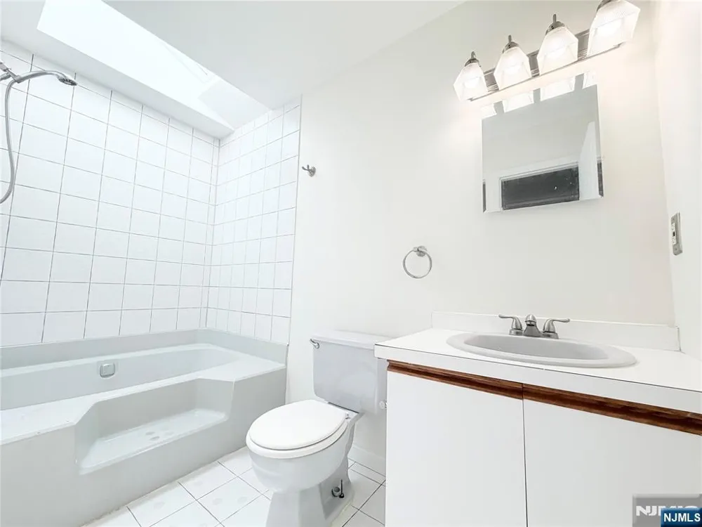31 Lockley Court Wayne, NJ 07470