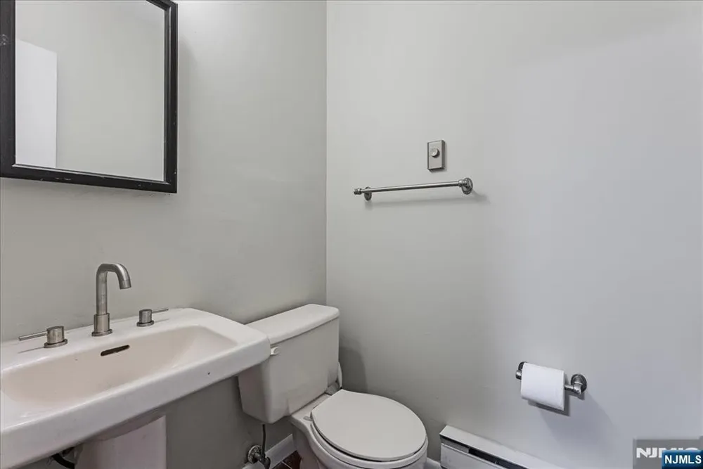 31 Lockley Court Wayne, NJ 07470