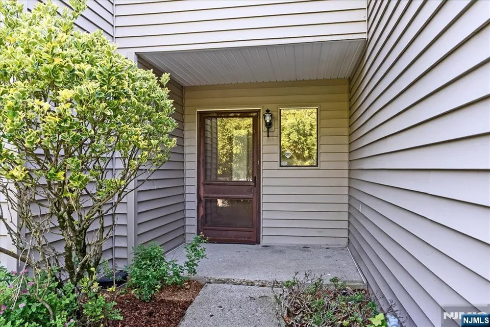 31 Lockley Court Wayne, NJ 07470