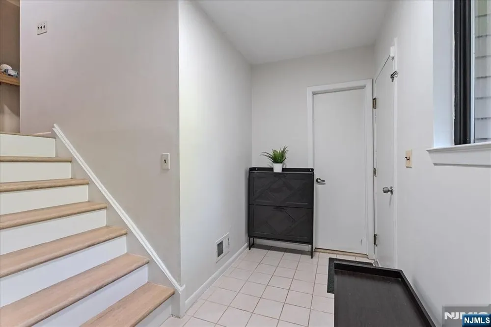 31 Lockley Court Wayne, NJ 07470