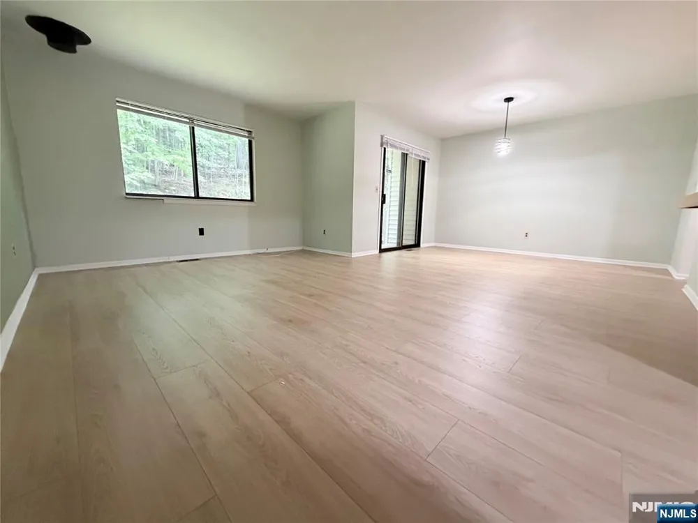 31 Lockley Court Wayne, NJ 07470