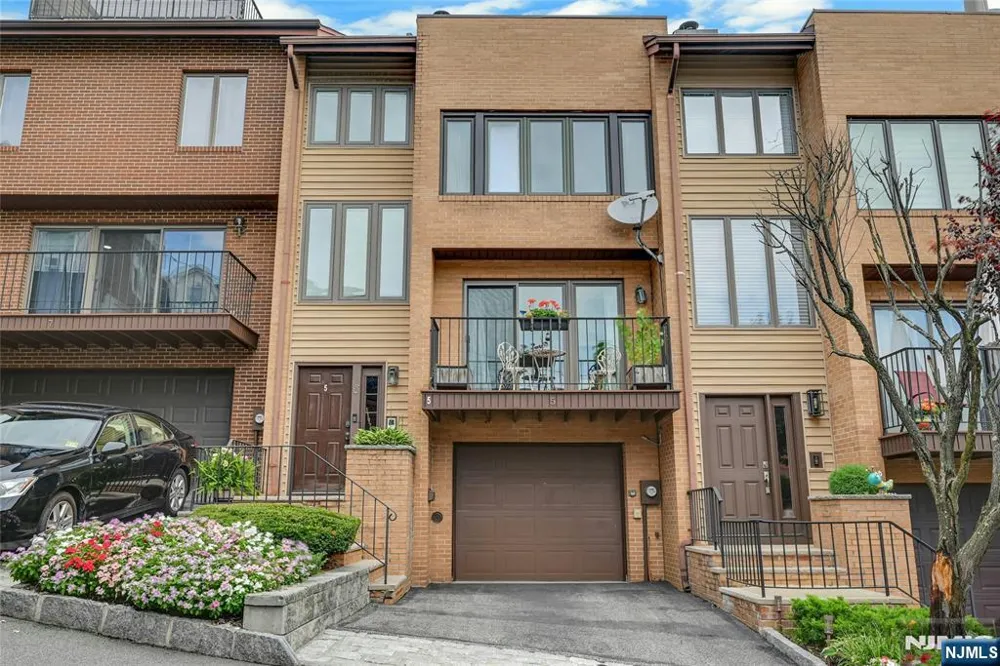 5 Yorkview Drive Edgewater, NJ 07020