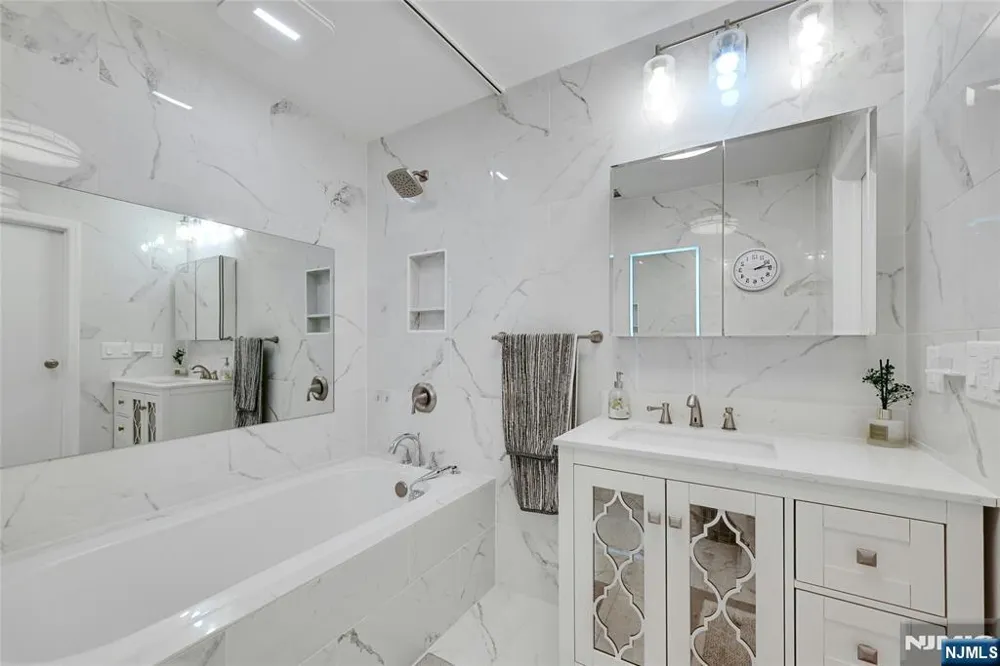5 Yorkview Drive Edgewater, NJ 07020