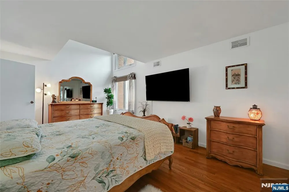 5 Yorkview Drive Edgewater, NJ 07020