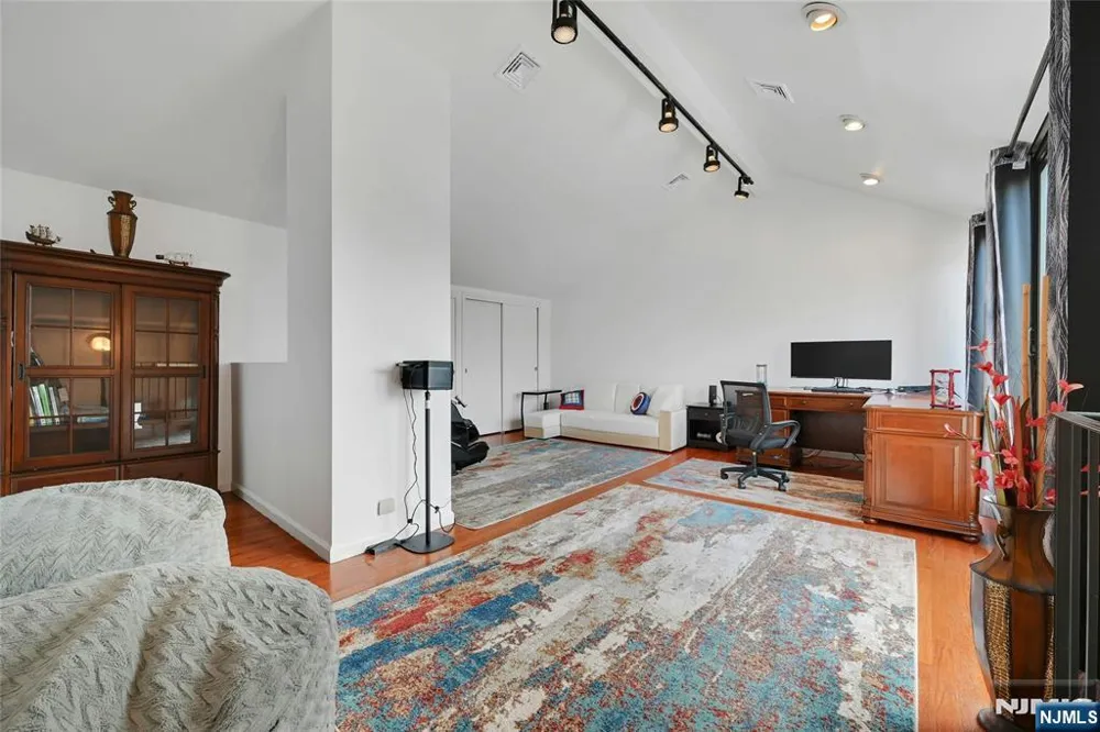 5 Yorkview Drive Edgewater, NJ 07020