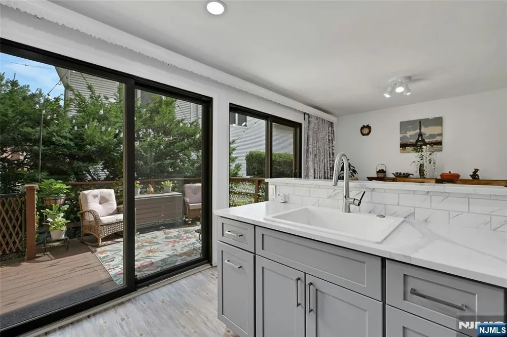 5 Yorkview Drive Edgewater, NJ 07020