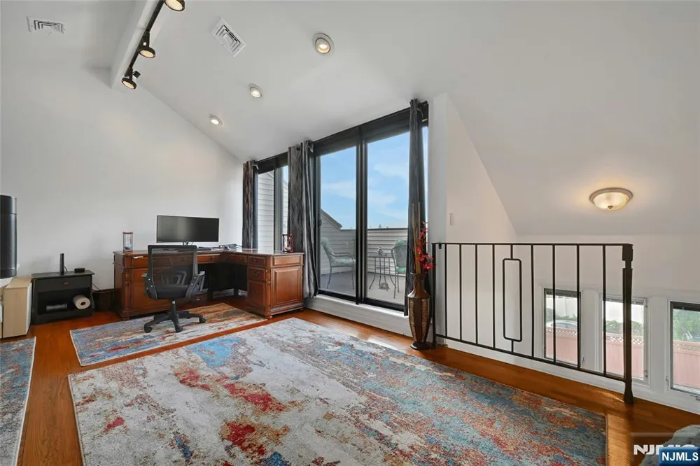 5 Yorkview Drive Edgewater, NJ 07020