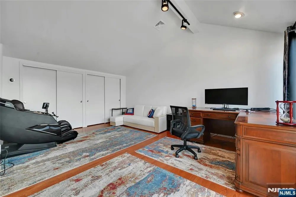 5 Yorkview Drive Edgewater, NJ 07020