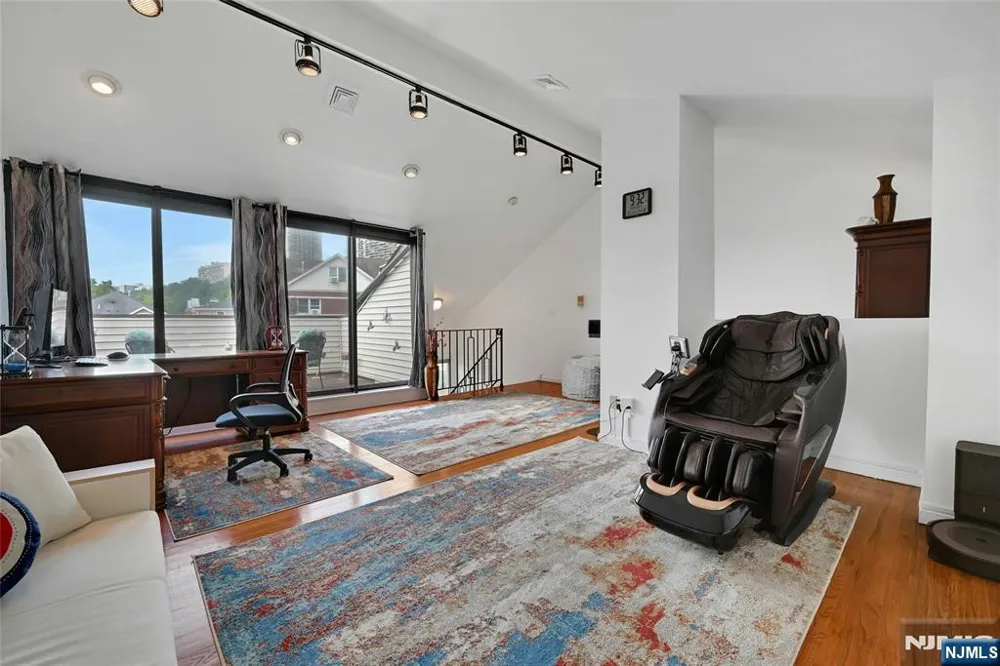 5 Yorkview Drive Edgewater, NJ 07020