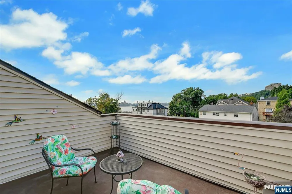 5 Yorkview Drive Edgewater, NJ 07020