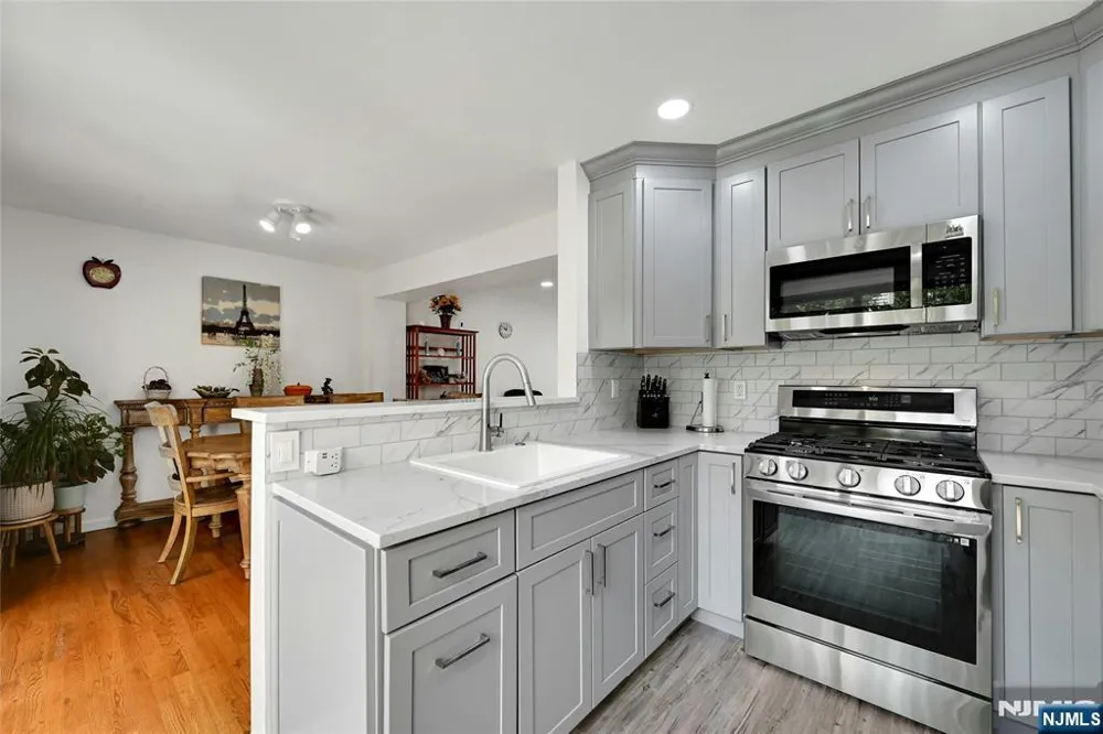 5 Yorkview Drive Edgewater, NJ 07020
