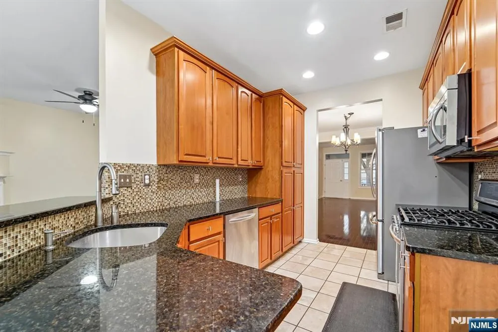 195 Levinberg Lane Wayne, NJ 07470