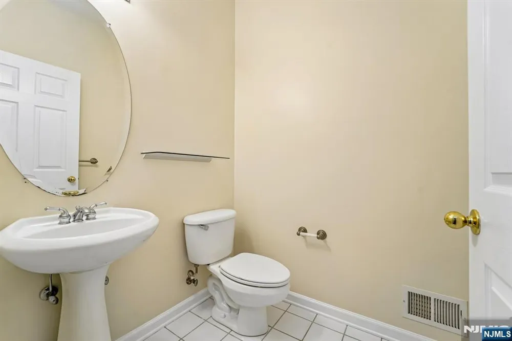 195 Levinberg Lane Wayne, NJ 07470