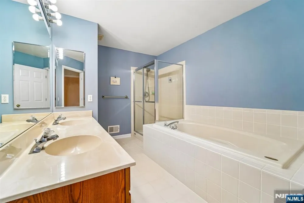 195 Levinberg Lane Wayne, NJ 07470