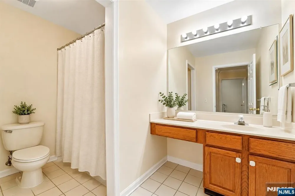 195 Levinberg Lane Wayne, NJ 07470