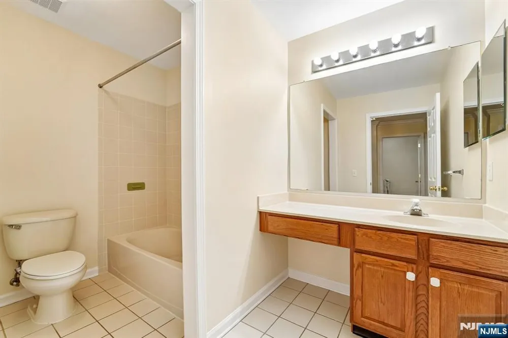 195 Levinberg Lane Wayne, NJ 07470