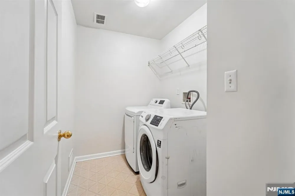 195 Levinberg Lane Wayne, NJ 07470