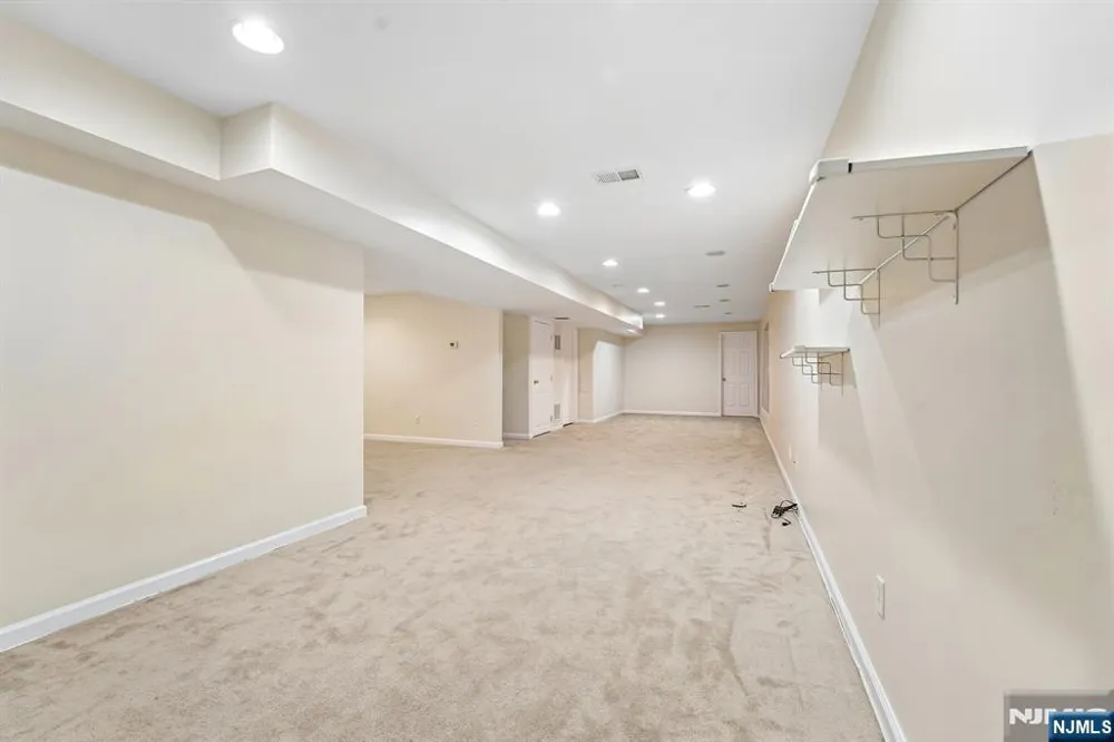 195 Levinberg Lane Wayne, NJ 07470