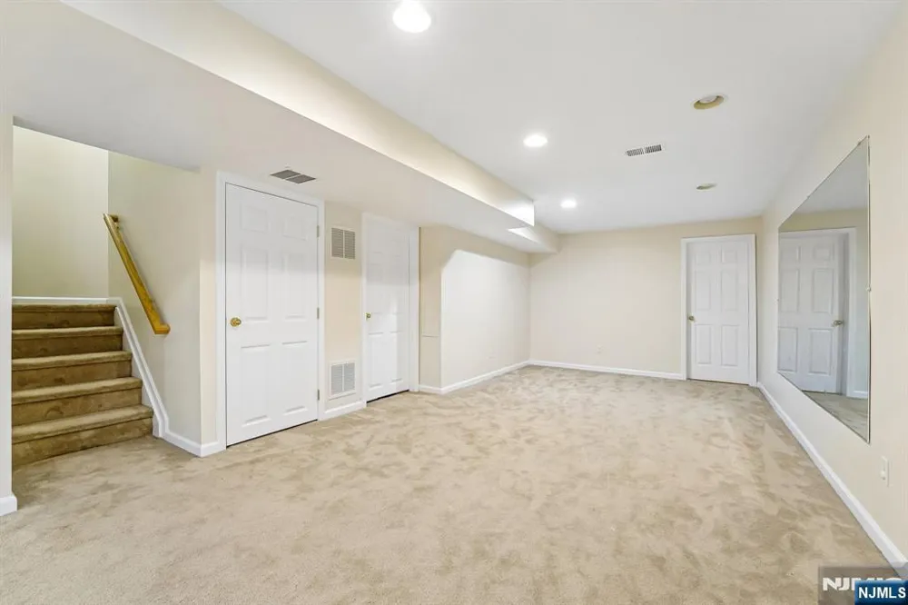 195 Levinberg Lane Wayne, NJ 07470