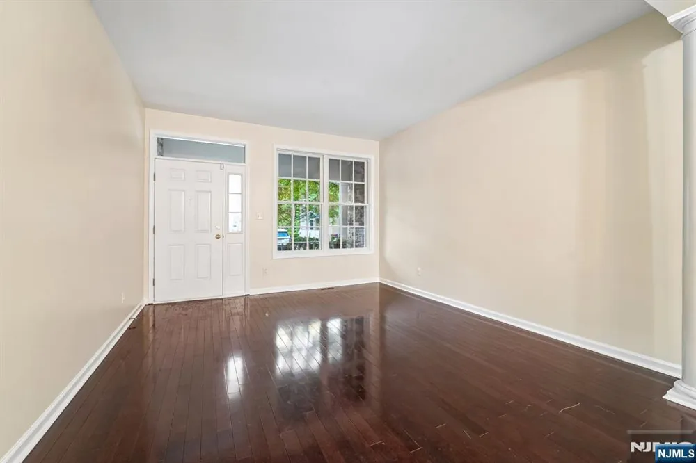 195 Levinberg Lane Wayne, NJ 07470
