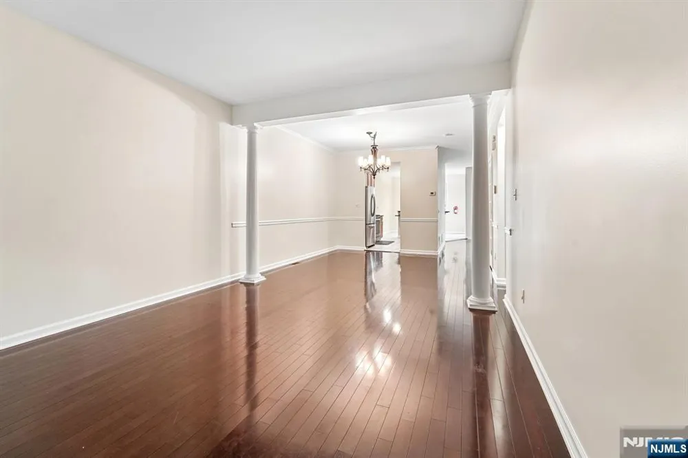 195 Levinberg Lane Wayne, NJ 07470