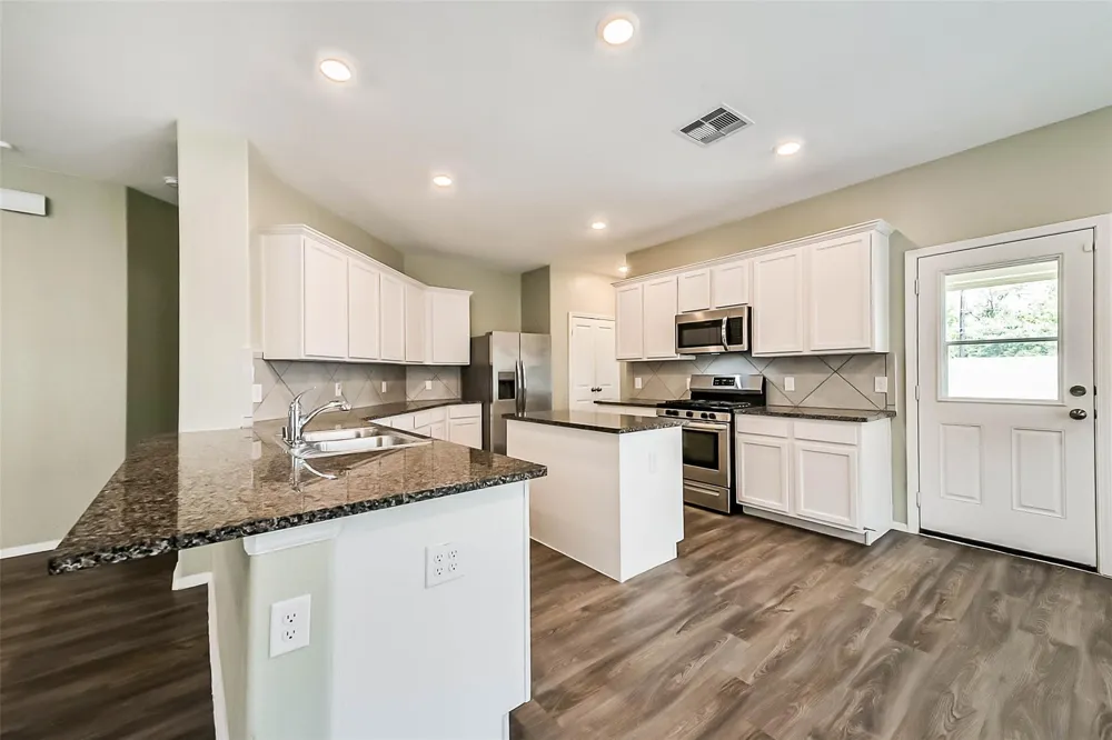 9422 Vicksburg Road Baytown, TX 77521